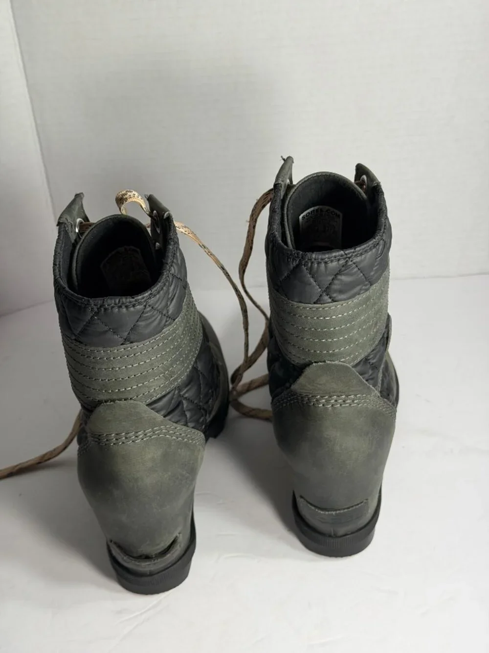 WOMENS SIZE 8.5 SOREL BOOTS